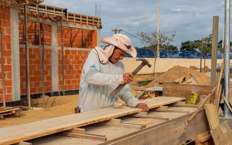 Obras de reforma e ampliação no Estádio Anildo Vergna avançam na comunidade de Baixo Quartel