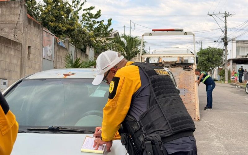 DETRO identifica 12 veículos em situação de abandono durante operação no bairro Interlagos