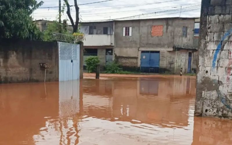 Bombeiros encontram corpo de mulher levada por correnteza